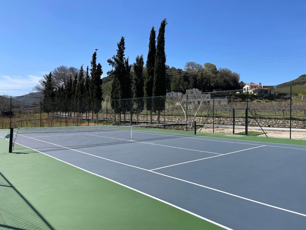 Villa Mantilari Wine Estate 7 Apartments 2 Private Pools 1 Heated Tennis Court Fitness Center Арханес Екстериор снимка