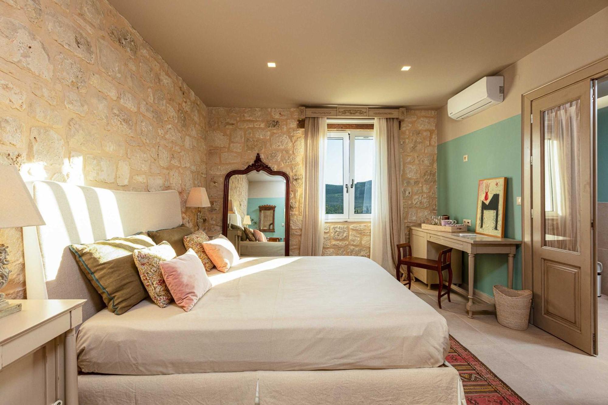 Villa Mantilari Wine Estate 7 Apartments 2 Private Pools 1 Heated Tennis Court Fitness Center Арханес Стая снимка